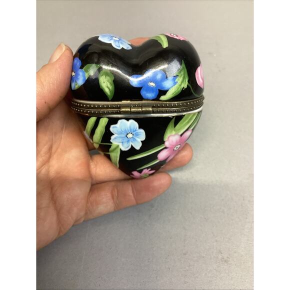 Vintage Floral Heart  Heart Trinket Box - Picture 3 of 9